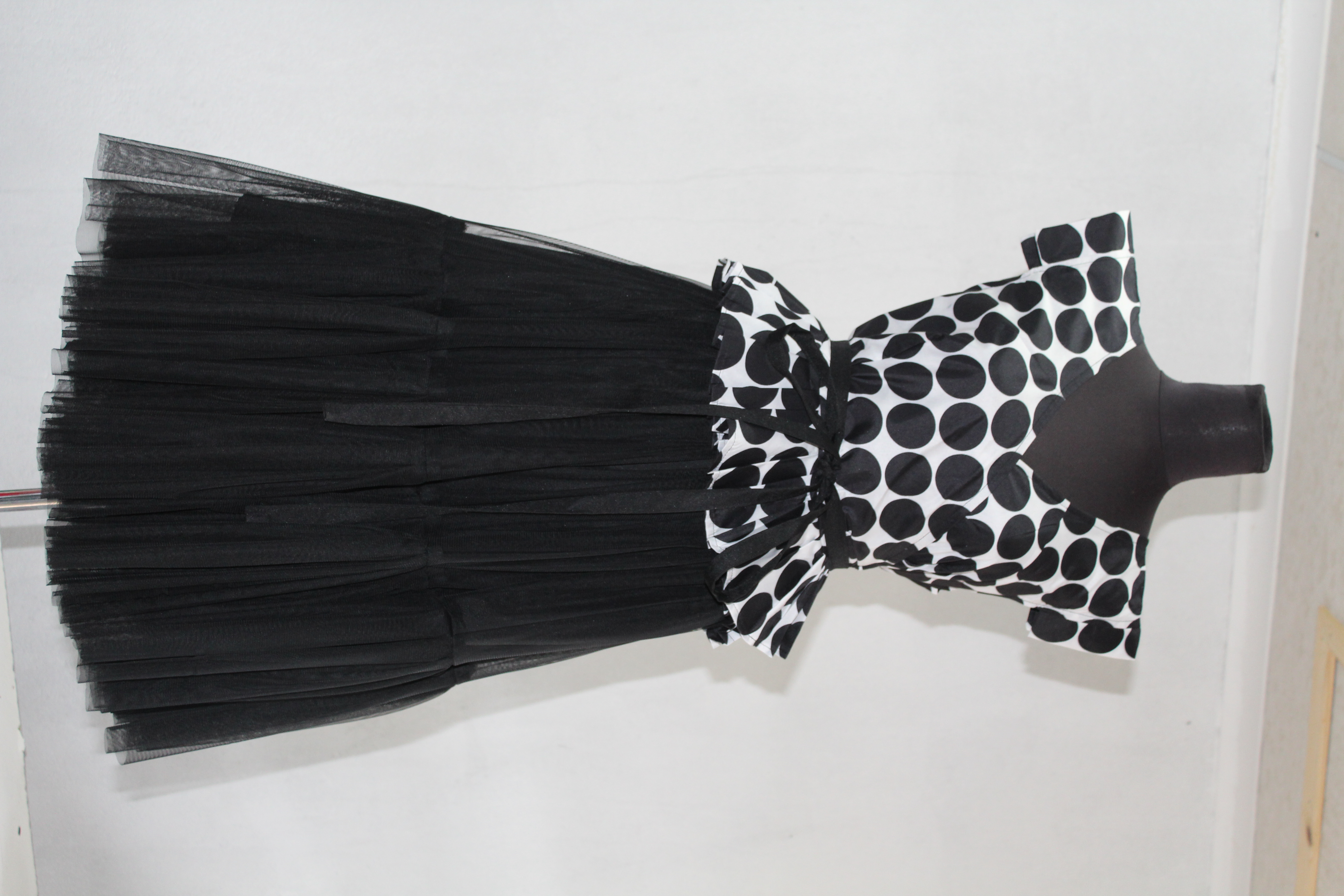 Akhona black tulle skirt and black&white top set32